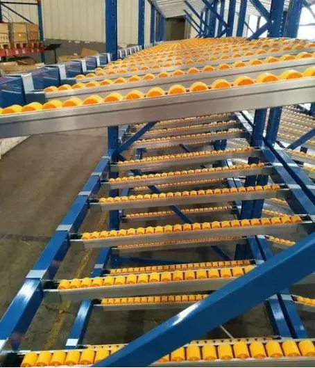 産業用倉庫での保管用の FIFO 段ボールの連続フロー移動式パレット ラック